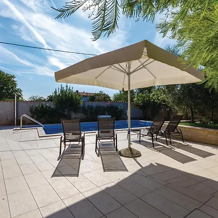 Stunning In With Outdoor Swimming Pool Ferienhaus