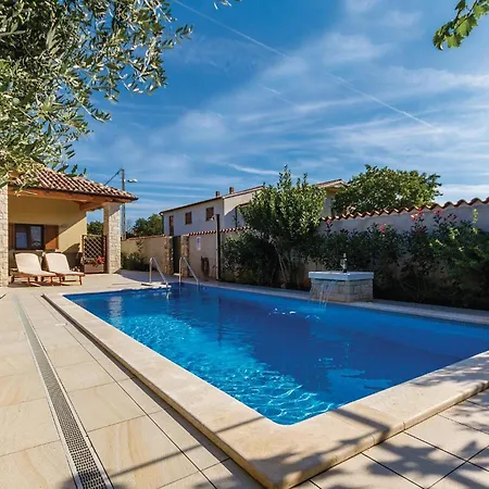 Stunning In With Outdoor Swimming Pool Holiday home