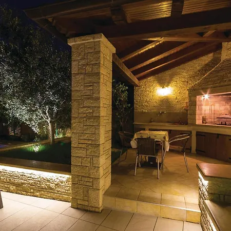 Stunning In With Outdoor Swimming Pool