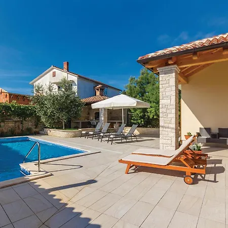 Stunning In With Outdoor Swimming Pool *